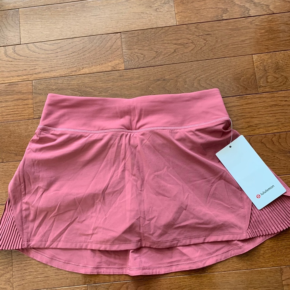 ❤️LULULEMON PLAY OFF THE PLEATS SKIRT/SKORT-CHERRY TINT-8/10/12❤️ - Picture 1 of 11